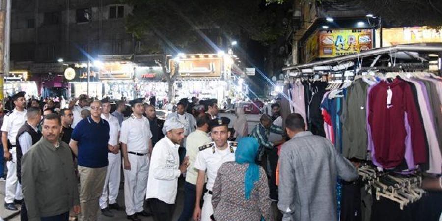 محافظ الإسكندرية يقود جولة ميدانية مكبرة بشارع الجلاء لإزالة تعديات الباعة