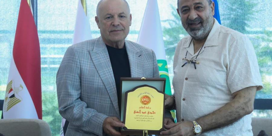 هاني أبو ريدة يستقبل مجدي عبد الغني رئيس جمعية اللاعبين المحترفين لمناقشة وبحث سبل التعاون بين الجانبين