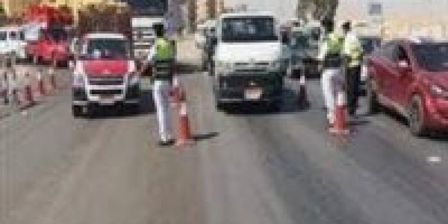 ضبط آلاف المخالفات وفحص السائقين للكشف عن المخدرات في حملات مرورية مكثفة بالطرق والمحاور