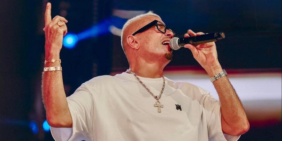 عمرو دياب أول فنان عربي يتصدر قائمة بيلبورد عربية 100 فنان للأسبوع 63 على التوالي.. تفاصيل