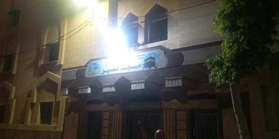 رفع كفاءة الإضاءة بمحيط المساجد في حي غرب الإسكندرية استعدادًا لعيد الأضحى