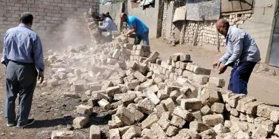 إزالة 209 حالة تعد ومخالفات بناء ضمن الموجه 29 بكفر شكر