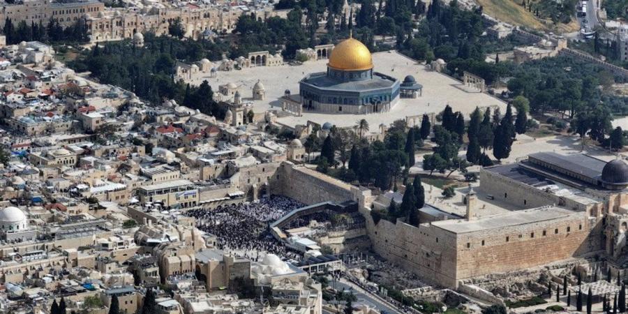 أسواق القدس في العيد.. حركة تسوق تمتزج بالصمود وبقاء الفلسطينيين على أرضهم