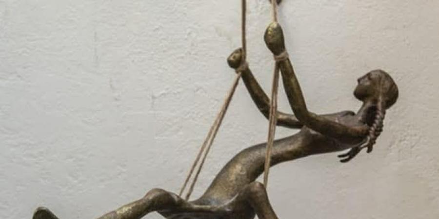 نيفين ناثان تستعيد روح العيد المصري في أعمالها