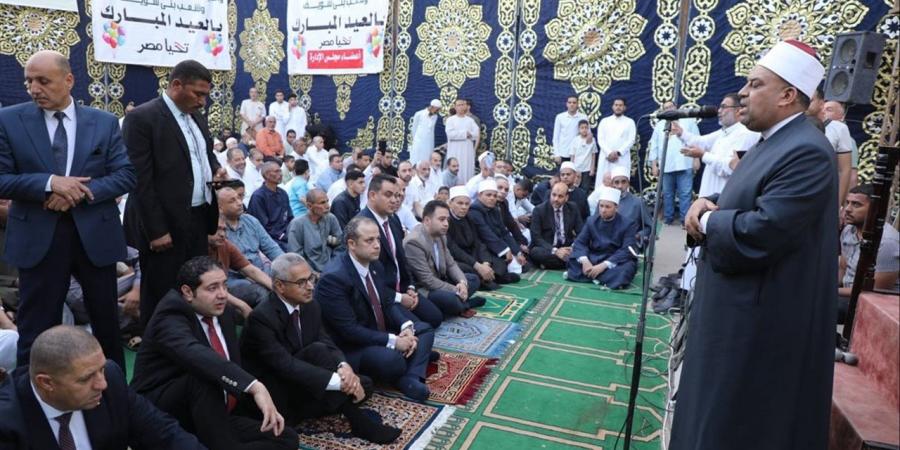محافظ بني سويف يؤدي شعائر صلاة عيد الأضحى المبارك بساحة عمر بن عبد العزيز