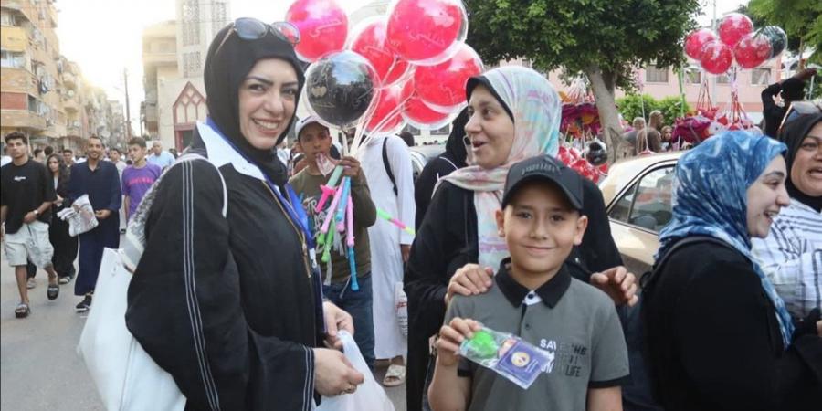 حزب حماة الوطن بالإسماعيلية يشاركون المواطنين فرحة عيد الأضحى ويوزعون الهدايا