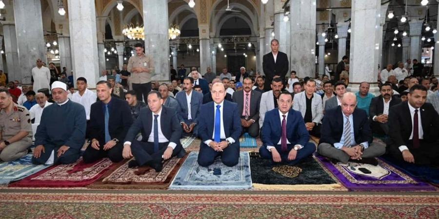 محافظ الغربية يشارك الأهالي بطنطا فرحة عيد الأضحى بمسجد السيد البدوي