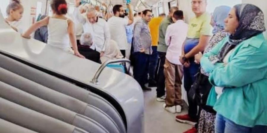 إقبال كبير على استقلال مونوريل شرق النيل للتوجه إلى النهر الأخضر بالعاصمة الجديدة