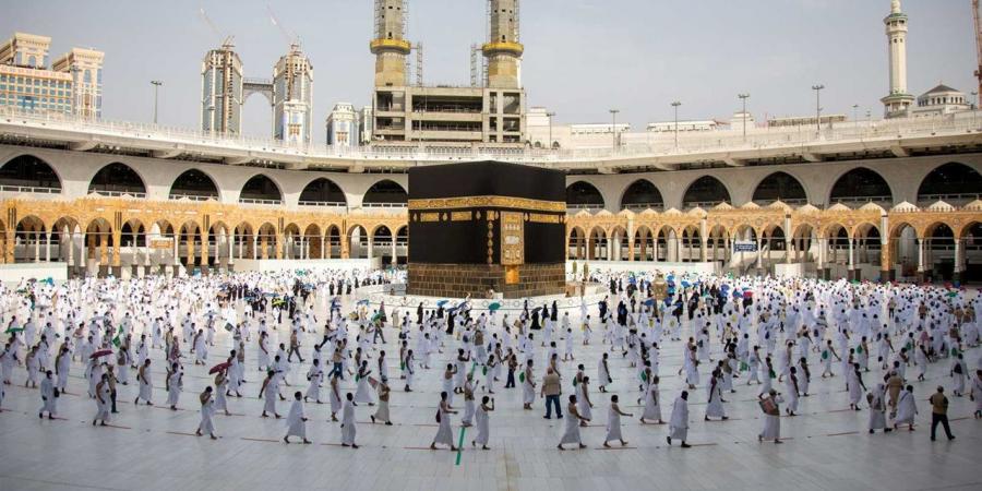 ضيوف الرحمن يؤدون طواف الإفاضة بالمسجد الحرام بعد الوقوف بعرفة
