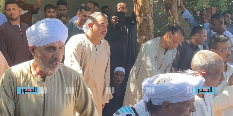 الصعايدة يحتفلون على طريقتهم الخاصة.. حلقات الذكر والمديح تضيء أجواء ثاني أيام العيد بقنا
