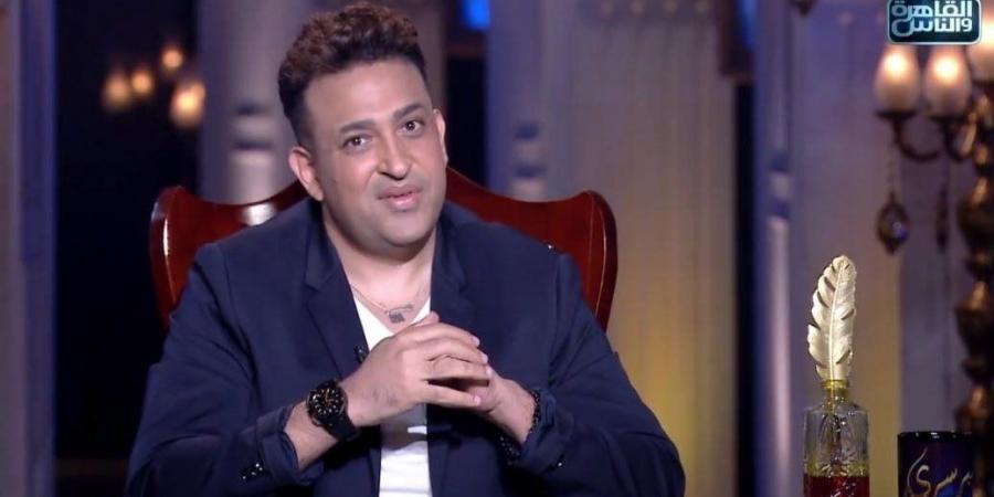 عنده أغاني كسرت الدنيا.. تامر حسين يدافع عن عزيز الشافعي بعد الهجوم على أغنية "بحرية"