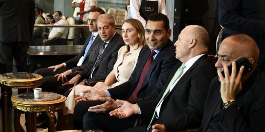 وزير الشباب والرياضة يؤازر منتخب مصر فى وديته أمام نظيره الروسي