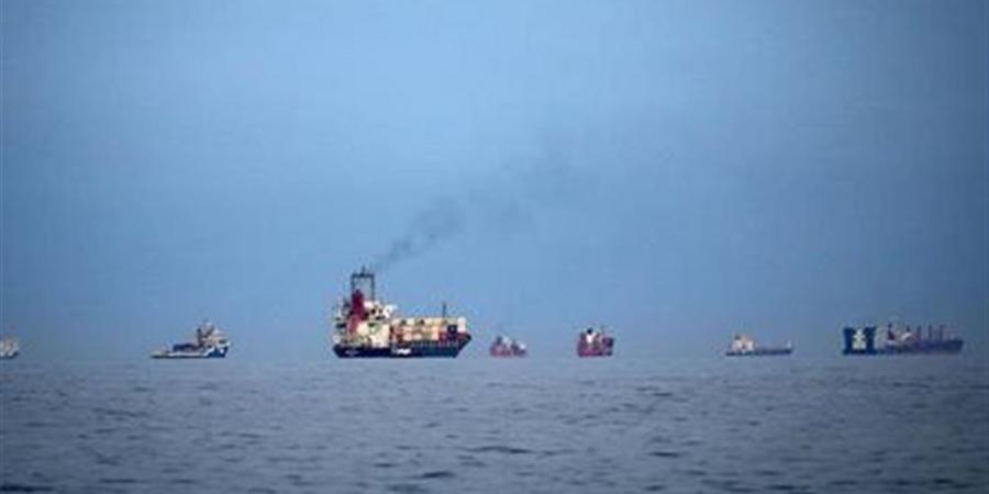 طارق العكاري: فتح مضيق هرمز قد يخفض أسعار النفط إلى 80 دولارًا للبرميل