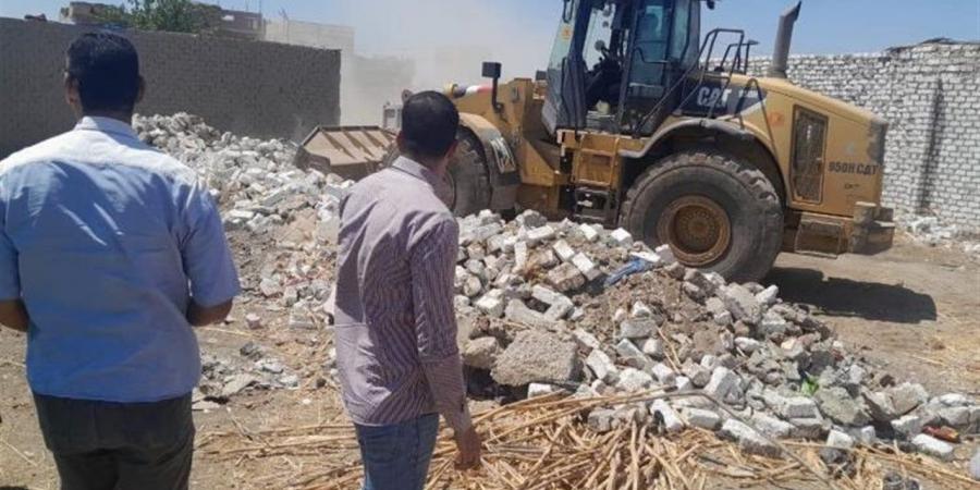 وزير الزراعة يتابع جهود إزالة التعديات على الأراضي الزراعية في ثالث أيام العيد