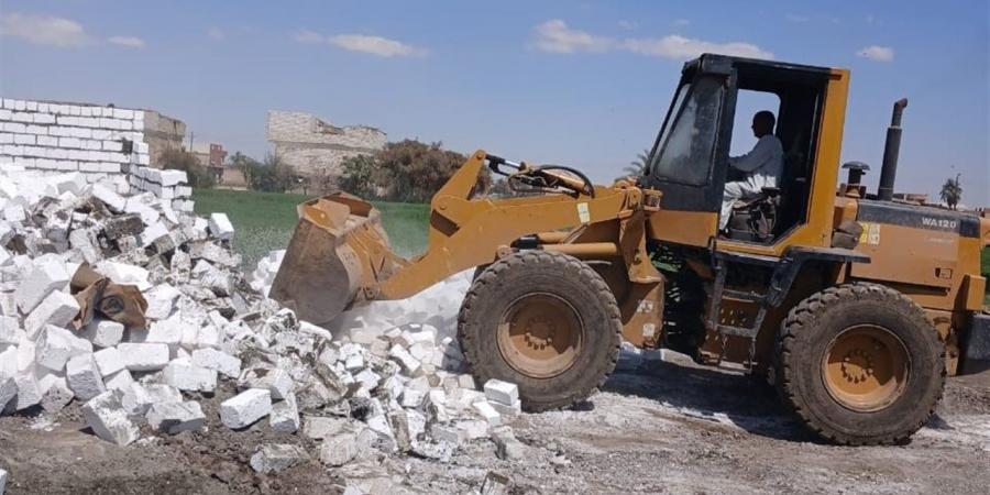 تنفيذ إزالات حالات تعدٍٍ على أرض زراعية بمدينة أرمنت خلال عطلة عيد الأضحى المبارك