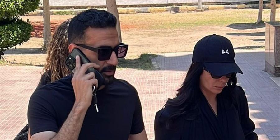 بكلمات مؤثرة.. شقيقة أحمد حلمي تنعى والدتها وتطلب الدعاء لها