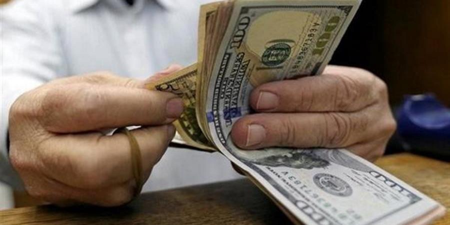 تراجع محدود للدولار عالميًا وسط أنباء عن تفاهمات أمريكية إيرانية