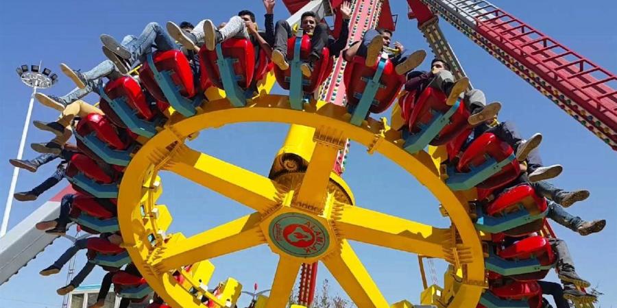 ضحك ولعب.. الملاهي تجذب الأهالي في خامس أيام عيد الأضحى (فيديو)
