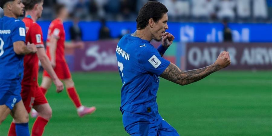 برشلونة يراقب داروين نونيز خلال مفاوضات جواو كانسيلو مع الهلال