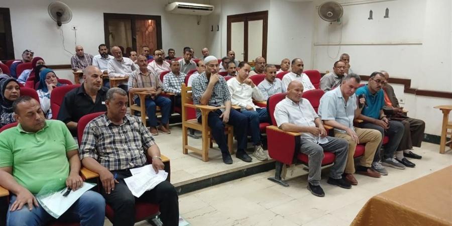 وكيل "تعليم بني سويف" يجتمع برؤساء لجان الإعدادية استعدادًا للامتحانات