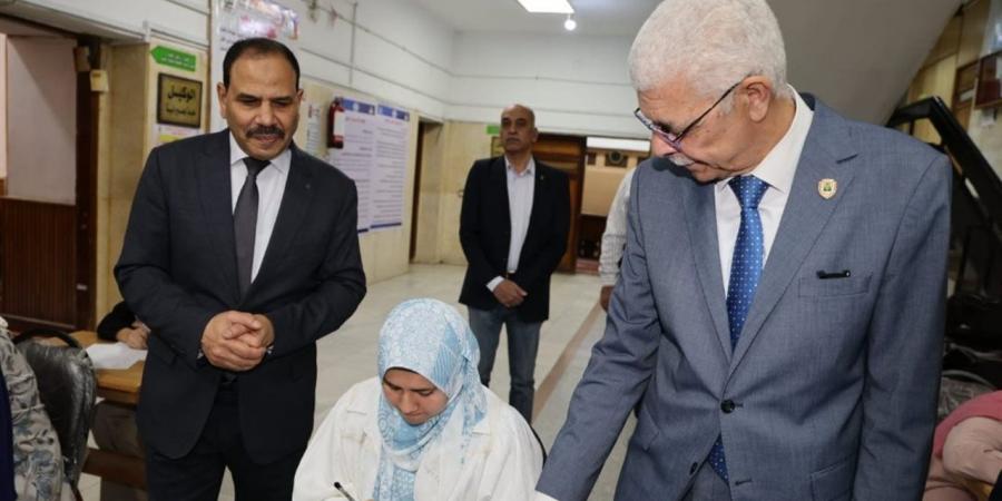 رئيس جامعة المنوفية يتفقد سير أعمال امتحانات الفصل الدراسي الثاني بكلية التربية