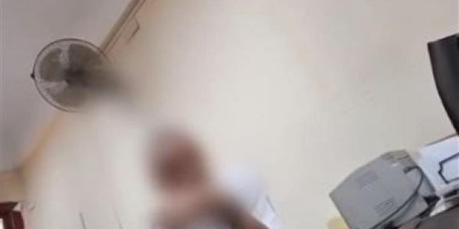 النيابة الإدارية تباشر التحقيق في واقعة مساومة مسؤول بتعليم القليوبية لولية أمر طالبة