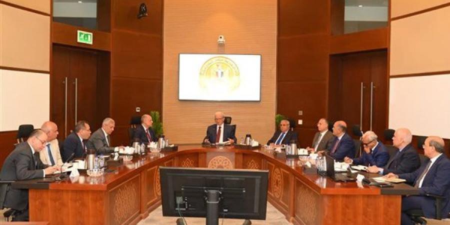 نائب رئيس الوزراء يتابع إعادة هيكلة الشركات العامة وموقف طرح عدد منها بالبورصة