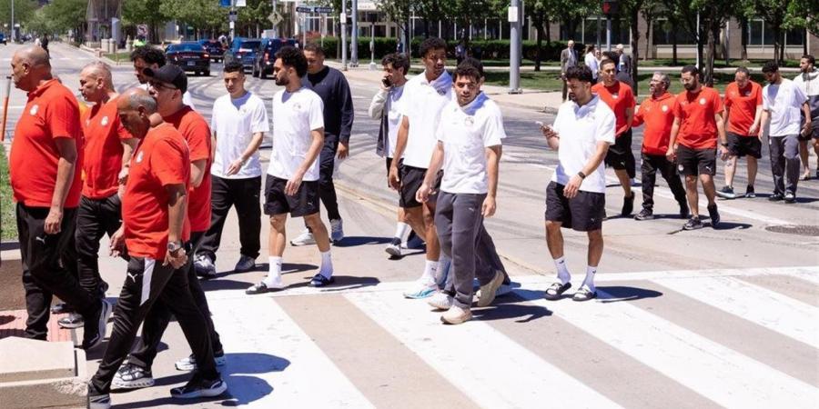حسام حسن يلجأ للمشي لعلاج أزمة فارق التوقيت في معسكر منتخب مصر