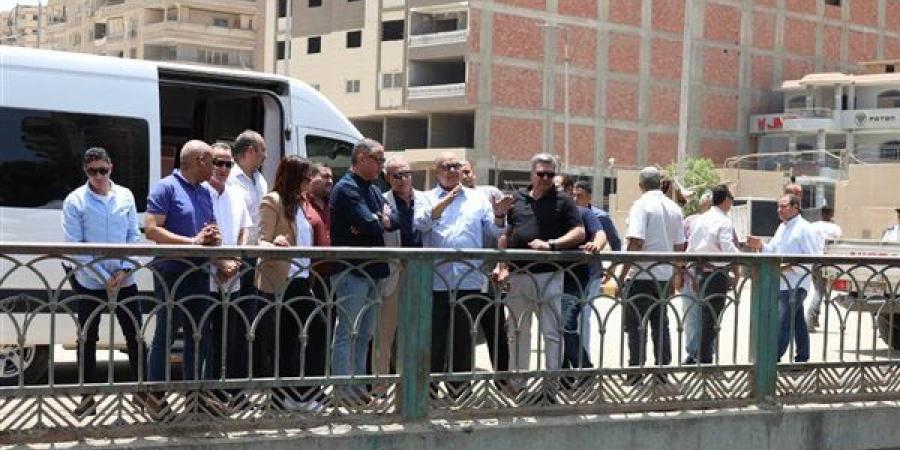 "من كوبرى المنشية لمدخل كرداسة".. محافظ الجيزة يتفقد موقع تطوير طريق المريوطية