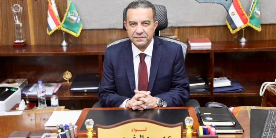 محافظ المنوفية يتابع تركيب 25 عمود إنارة جديد في شبين الكوم وأشمون