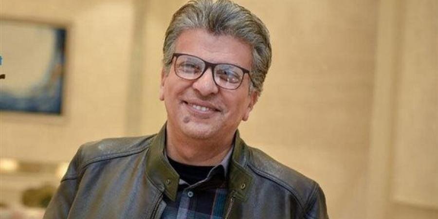 خالد منتصر يحذر من مخاطر التخلي عن العلاج الطبي لصالح وصفات غير مثبتة