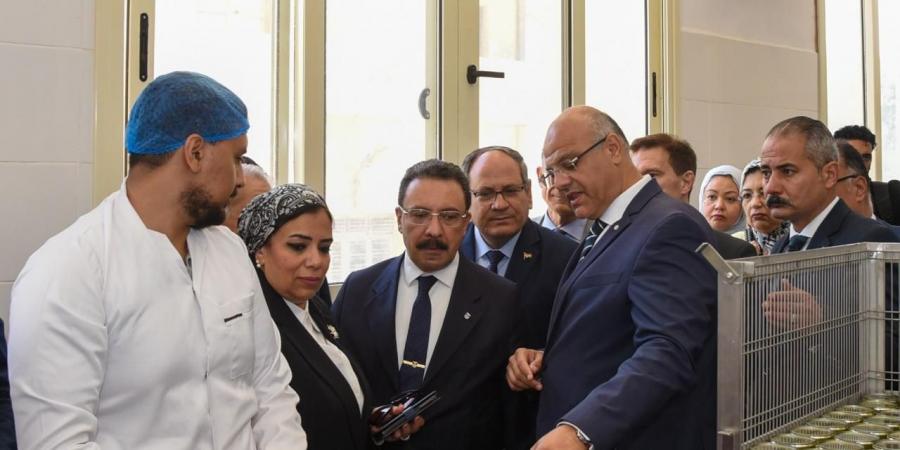 محافظ الإسكندرية يفتتح اول مركز جامعي لتصنيع الطماطم المقشرة في مصر باستثمارات تتجاوز 45 مليون جنية