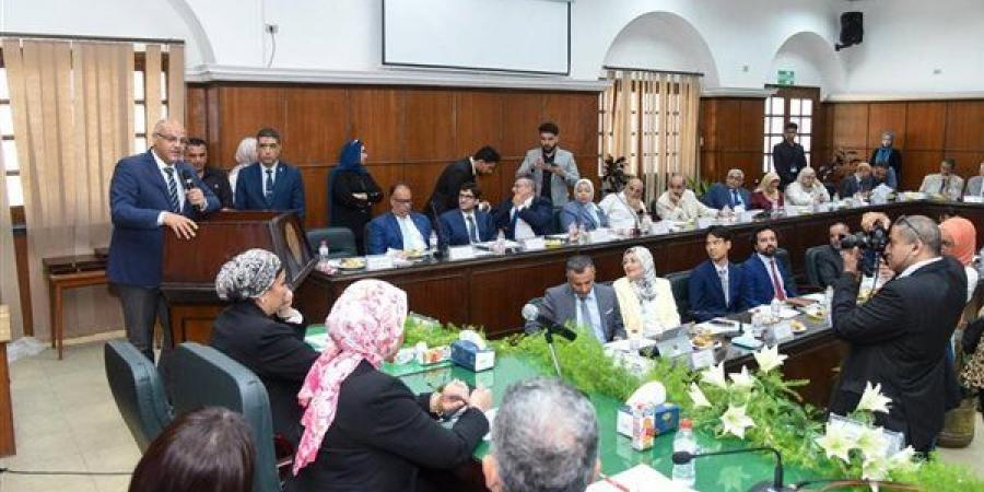 افتتاح المركز الخدمى التعليمي لسلسلة قيمة الطماطم بكلية الزراعة بجامعة الإسكندرية