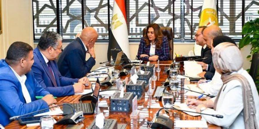وزيرة التنمية تلتقي ممثلي جمعية المحافظة على البيئة بالغردقة (هيبكا)