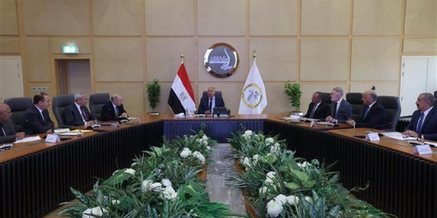 وزير النقل يترأس الجمعية التأسيسية لشركة تراست القناة لخدمات السفن