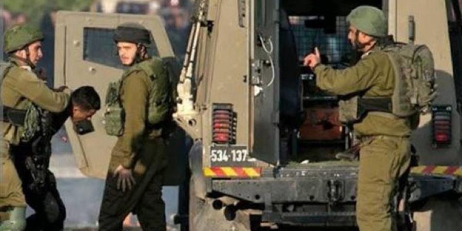 قوات الاحتلال تعتقل 4 فلسطينيين جنوب الخليل