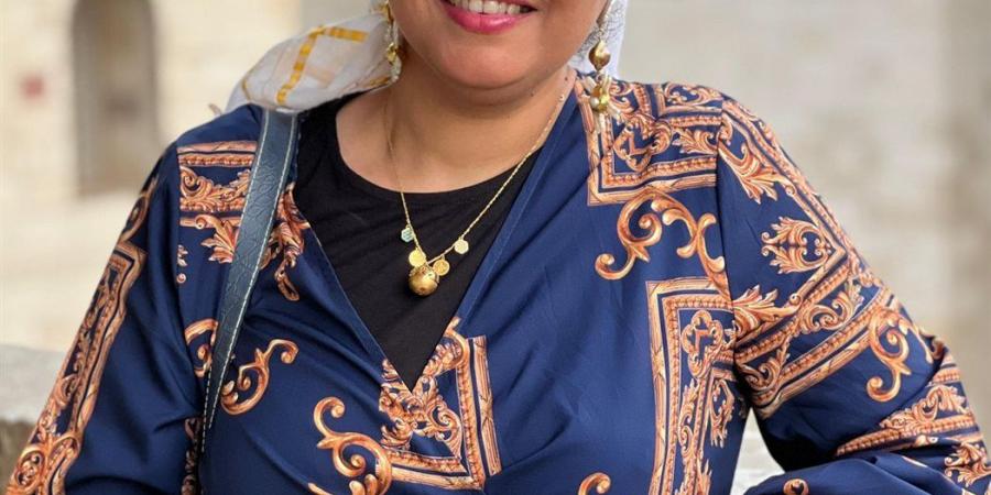 "حكايات لم تُرْوَ".. معرض جديد لشيرين البارودي يستنطق الذاكرة والأصوات الصامتة.. صور
