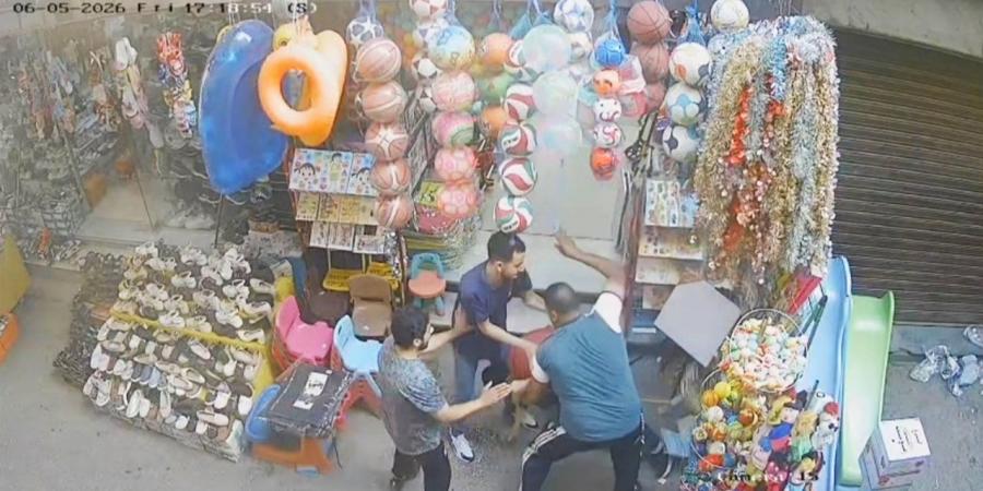 إصابة شاب في مشاجرة مع عامل داخل مكتبة شهيرة بالزقازيق