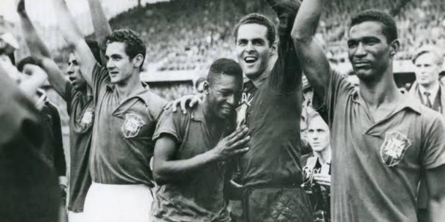 مونديال 2026 يشهد طرح قميص بيليه في نهائي 1958 بمزاد علني