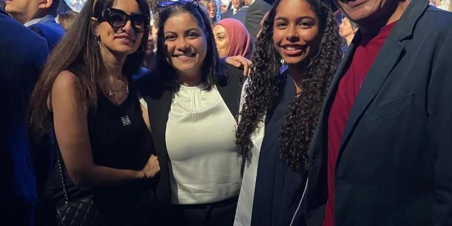 غياب شيرين عبدالوهاب عن صور تخرج ابنتها مريم يثير التساؤلات.. وزينة تدعمها