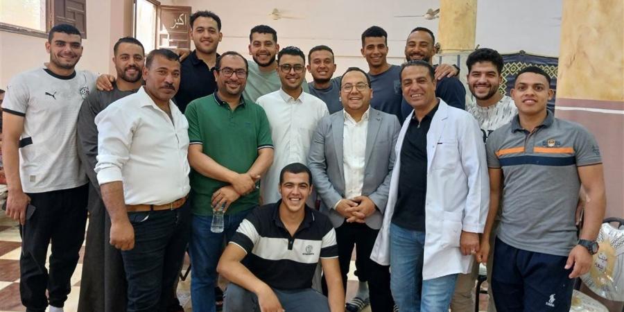200 كيس تبرع بالدم من أهالي قرية ميت ربيعة البيضاء بالشرقية
