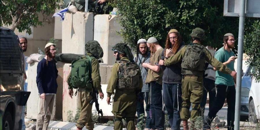 إصابة 9 فلسطينيين في هجوم لمستوطنون على بلدة جنوب نابلس (تفاصبل)