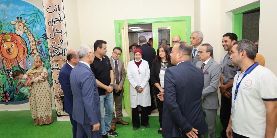 رئيس جامعة المنيا يتفقد مستشفى الأورام الجامعي ويفتتح عيادات أورام الأطفال
