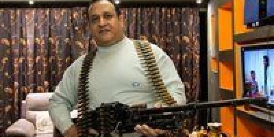النيابة العامة: ضبط ترسانة أسلحة و10 قطع أثرية وأجهزة اتصال غير مرخصة بمنزل صبري نخنوخ
