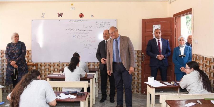 محافظ الإسكندرية يتفقد لجان امتحانات الشهادة الإعدادية
