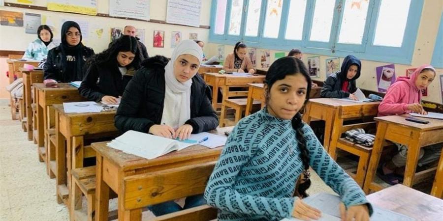 كيف ينجح طلاب الإعدادية في تجاوز ضغوط الامتحانات؟.. نصائح طبية لتعزيز التركيز والثقة بالنفس