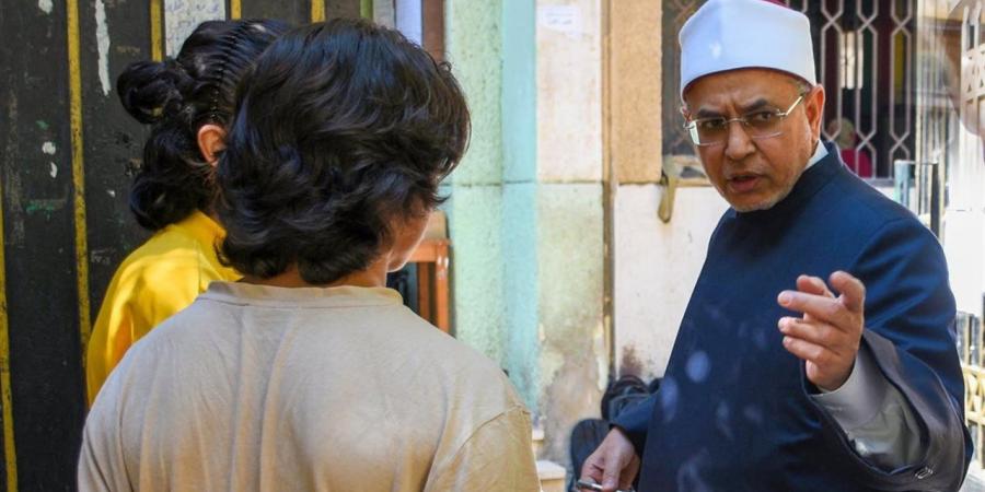 جولة لرئيس جامعة الأزهر بلجان الثانوية.. والطلاب: الأسئلة في مستوى المقرر