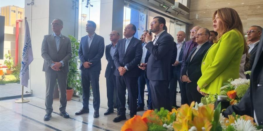 رئيس الوزراء يتفقد إحدى مصانع الأدوية بمدينة السادس من أكتوبر