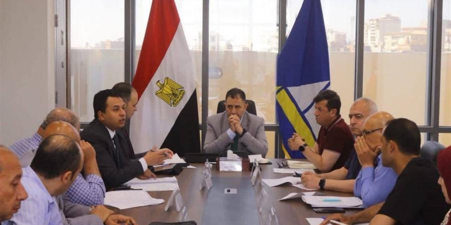 "الطفطف الكهربائي" يطوف شوارع رأس البر في دمياط