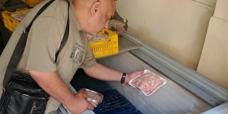 التموين يواصل إحكام السيطرة..ضبط 200 كيلو دواجن وسجق مجهولة المصدر بالإسكندرية